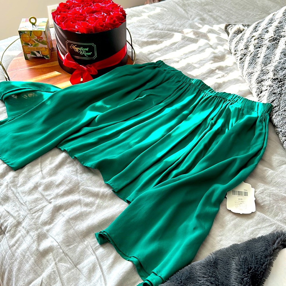 NWT Green Off the Shoulder Blouse Alter’d State (Small)